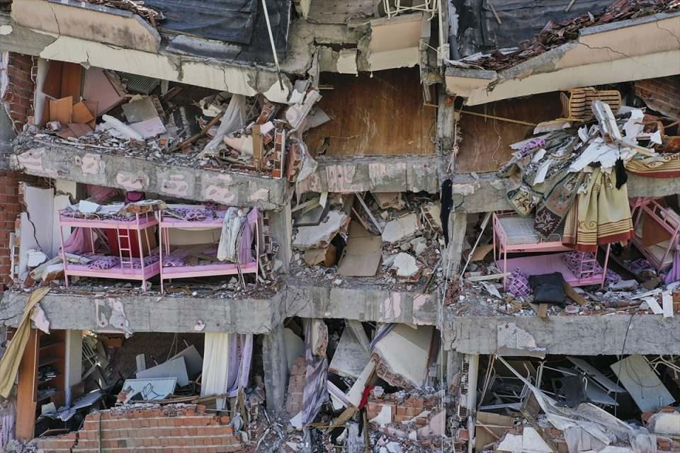 <p>Sel felaketinin yaşandığı Kastamonu'nun Bozkurt ilçesinde, bir bölümü çöken Kur'an kursu görüntülendi.<br />
<br />
<strong>Foto Muhabiri Bilal Kahyaoğlu</strong></p>
