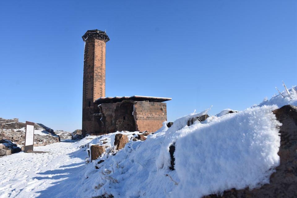 <p>İslam mimarisi eserlerini de bünyesinde barındıran ve 15 Temmuz 2016'da UNESCO'nun Dünya Miras Listesi'ne dahil edilen antik şehir, yerli ve yabancı turistlerin ilgisini çekiyor.</p>
<p> </p>