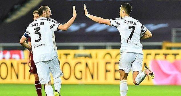 <p><span style="color:#B22222"><strong>5- GIORGIO CHIELLINI [JYOR-jyo kyi-LEE-nee]</strong></span></p>

<p><span style="color:#000000"><strong>İtalya’nın 11 Temmuz’daki finalde İngiltere’yi penaltılarla yendiği 2021 Avrupa Futbol Şampiyonası’nda İtalya’nın kaptanı olan Chiellini maçın en tartışmalı ismi olmuş ve uzun süre konuşulmuştu.</strong></span></p>

<p> </p>

<p> </p>
