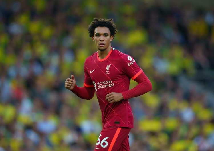 <p>ALEXANDER ARNOLD</p>

<p>LIVERPOOL</p>

<p>112.5 MİLYON EURO</p>

<p>Piyasa değeri en yüksek 10 futbolcunun arasında bir bekin girmesi oldukça zor. Ancak Trent Alexander Arnold'ı yalnızca bir bek olarak tanımlamak daha zor. Liverpool'un yıldızı sıralamada 6. durumda.</p>
