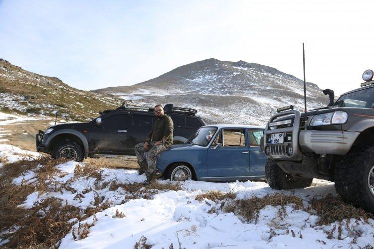 <p>Kastamonu’da off-road tutkunu ve doğasever vatandaş, 1976 model 'Murat 124' otomobiliyle karlı yolları aşarak, yaklaşık 6 saatlik yolculuğun ardından 2 bin 600 rakımlı Ilgaz Dağının zirvesine tırmandı. </p>