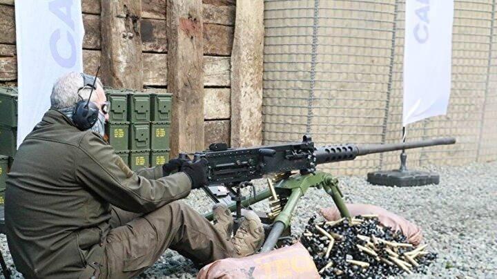 <p>Geri tepmeyi de hafifleten bir sistem ile üretilen silaha şimdiden bine yakın sipariş de gelmiş durumda.</p>

