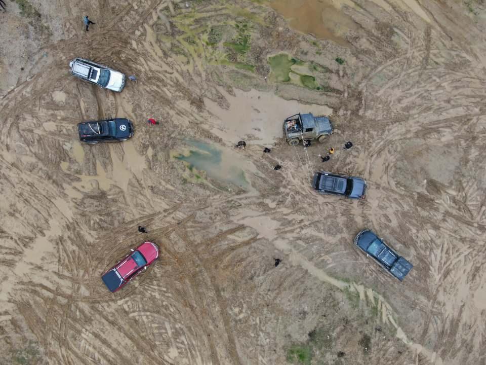 <p><strong>“Asıl amacımız doğa sevgisi”</strong><br />
<br />
Çamurcuyuz Off-road gurubu başkanı Hasan Hüseyin Pedük, “Çamurcuyuz Off-road gurubu olarak bir etkinlik düzenledik ve diğer arkadaşlarımız ile birlikte buradayız bugün. Asıl amacımız doğa sevgisi ve bu sevgiyi paylaşan insanlar ile beraber olmaktır. Tüm dostlarımızla eğlenceli bir gün geçirmek için buradayız. </p>

