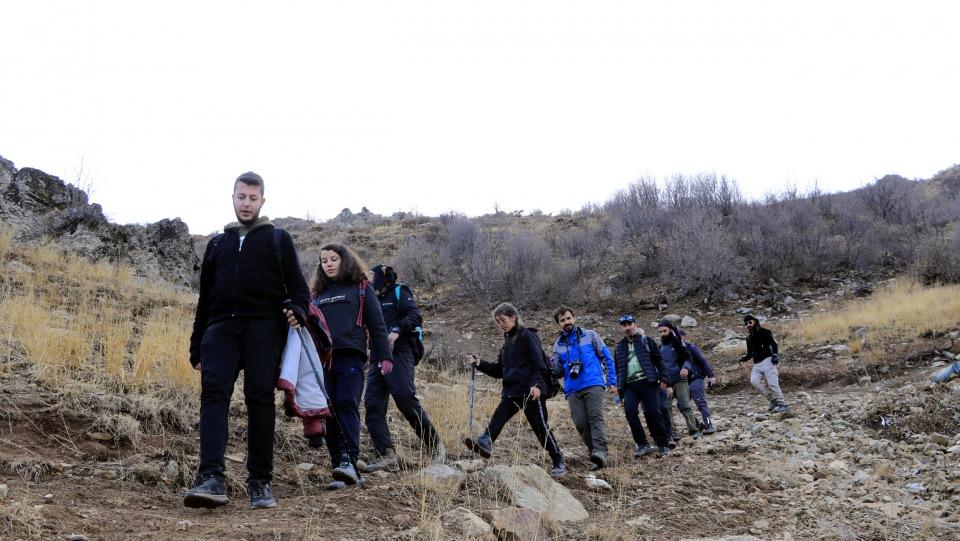 <p>Yüksekova Ekoloji Kültürel ve Dağcılık Spor Kulübü Derneği'ne üye 30 kişi, 5 saat süren zorlu yolculuğun ardından dağın zirvesine ulaştı.</p>

<p> </p>
