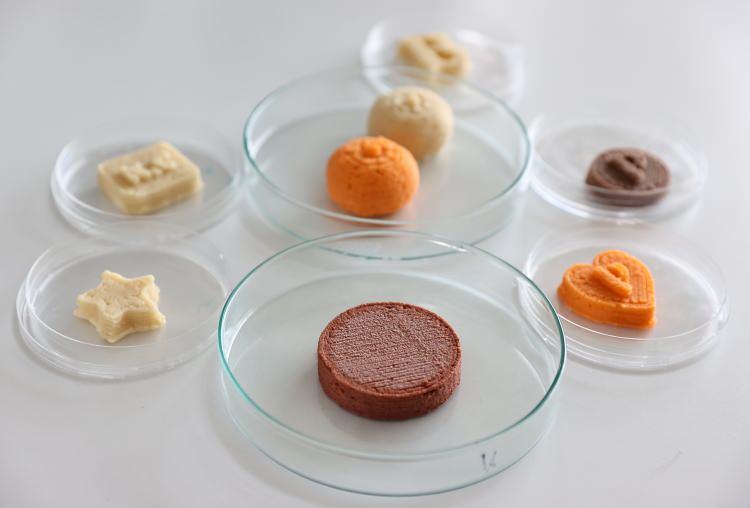 <p class="MsoNormal">Ürünlerin, yüksek protein içeriğine sahip, güvenli, diğer bioaktif bileşikler açısından da zengin olduğunu vurgulayan Candoğan, disfaji alanında faaliyet gösteren derneğin belirlediği kriterlere de uygun olduğunu dile getirdi.<o:p></o:p></p>
