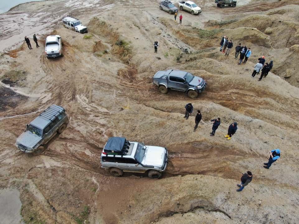 <p>Orada bir yarış yapacağız bizde kendimizce, onlara göstereceğiz durumları pek iyi olduğunu düşünmüyorum. Çamura düştün mü her şey bitti sanıyorsun. Sonra bir çıkıyorsun Elhamdülillah dünya varmış” diye konuştu.</p>
