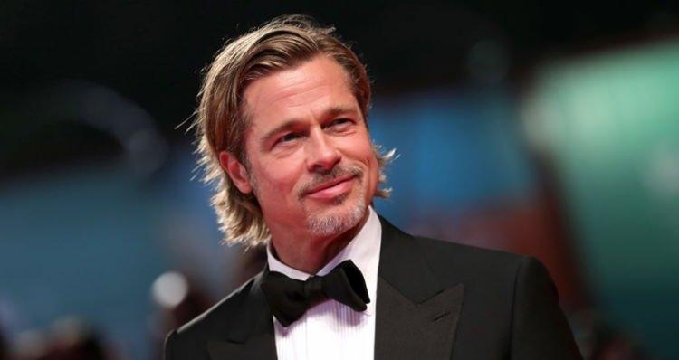 <p><strong>Dünyaca ünlü yıldız Brad Pitt, Judd Apatow'un doğum günü partisinde göbekli haliyle sosyal medyanın gündemine bomba oturdu. </strong></p>

<p> </p>
