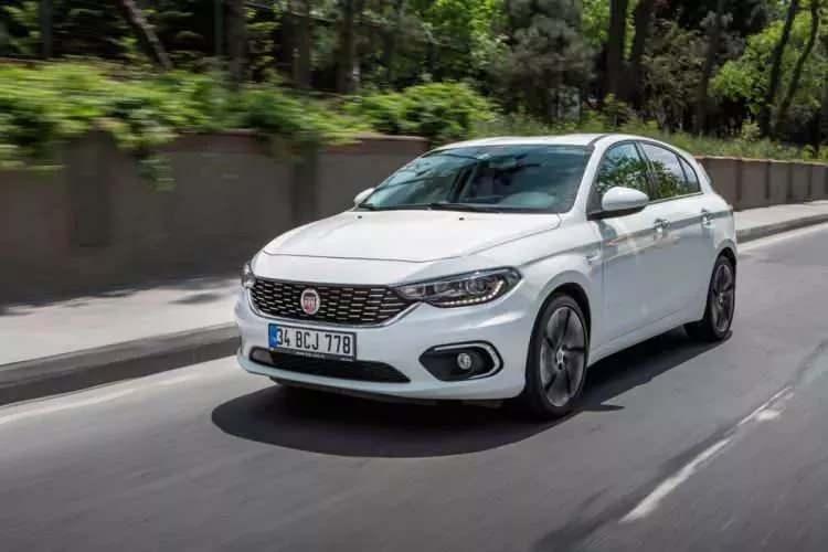 <p>12 bin 723 satışla Fiat,</p>