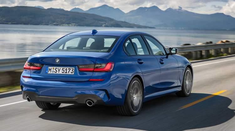 <p> 6 bin 696 satışla BMW,</p>