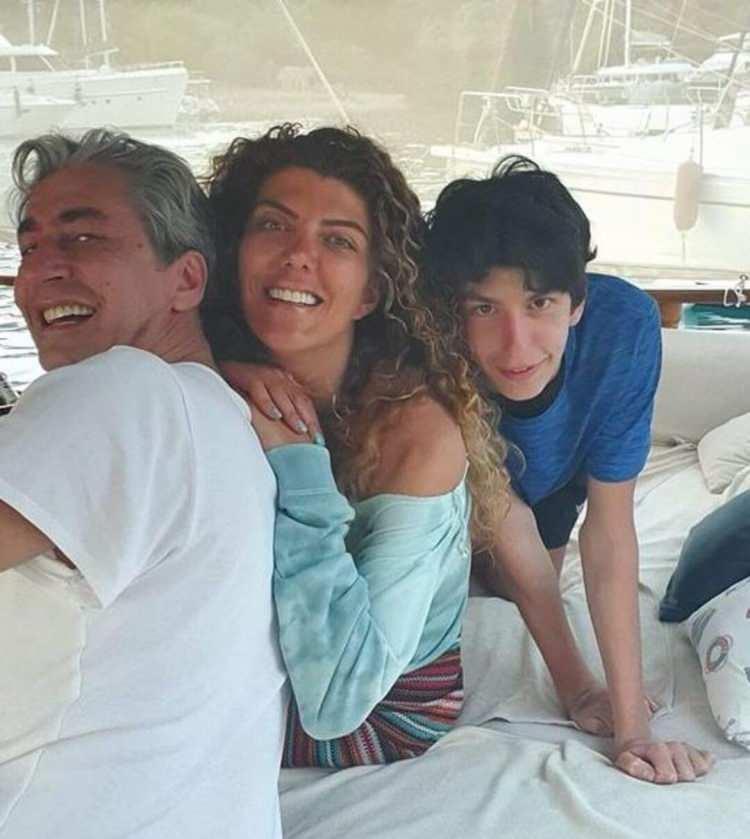 <p><strong>Erkan Petekkaya ve oğlu Cano.</strong></p>
<p> </p>
