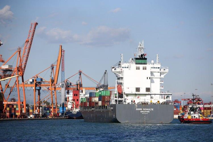 <p> "Türkiye'yi dünyaya bağlıyor" Mersin Uluslararası Limanı (MIP) Genel Müdürü Johan Van Daele, AA muhabirine yaptığı değerlendirmede, özelleştirmeden sonraki son 14 yılda limanın yıllık ortalama yüzde 7,5 büyüme kaydettiğini ve son 3 yıldır ülkenin en büyük limanı haline geldiğini söyledi. </p>
