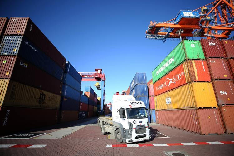 <p>Araç, 3 milyondan fazla farklı rıhtım planlama seçeneğini araştırarak, konteyner rıhtımlarındaki iş yükünün optimize edilmiş dağıtımını sağlayacak alternatifi akıllıca seçiyor. </p>