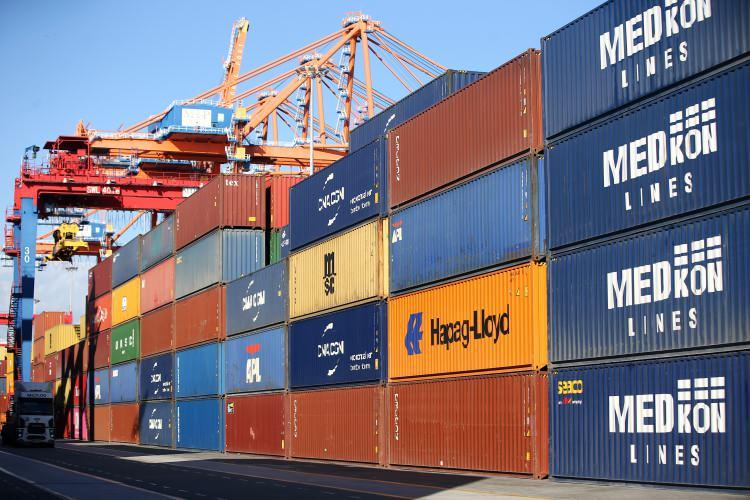 <p>"EMH II projesi ile MIP, toplam kapasitesini 3,6 milyon TEU'ya çıkaracak ve dünyanın en büyük gemileri olan 400 metre uzunluğundaki iki mega gemiye aynı anda hizmet verebilecek. </p>
