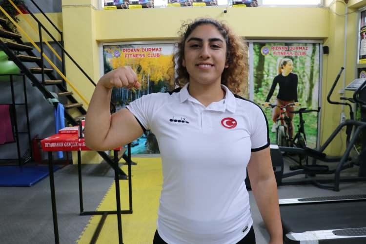 <p>Durmaz, il&ccedil;ede tarım ve hayvancılığın yaygın olduğunu, kız &ccedil;ocukların hem hayvancılık hem de tarla işlerinde ailelerine yardım ettiğini dile getirerek, "Bu da sporcularımız i&ccedil;in bir avantaj. Bunun bir &ouml;rneği de G&uuml;l&ccedil;in oldu.&nbsp;</p>
