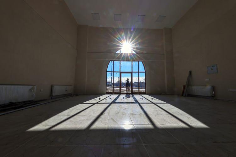 <p>Sanayi sitesi ile metruk yapıların yerine inşa edilen yeni iş yerlerinin yakın zamanda hizmete açılacağını belirten Ataman, "İlçemizde en büyük eksiklerden biri sosyal tesisti.</p>
