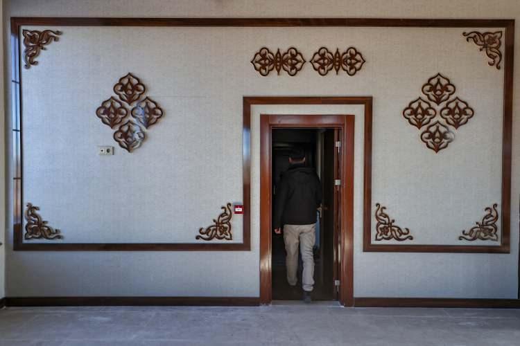 <p>Millet Bahçesi'nin içinde 600 metrekarelik bir sosyal tesis inşa ederek bu eksikliği giderdik. İnsanlar burada güzel zaman geçirebilecekler. Sınır kapımızdan gelen İranlı turistler burayı kullanarak kentin ekonomisine katkı sunacak." dedi.</p>
