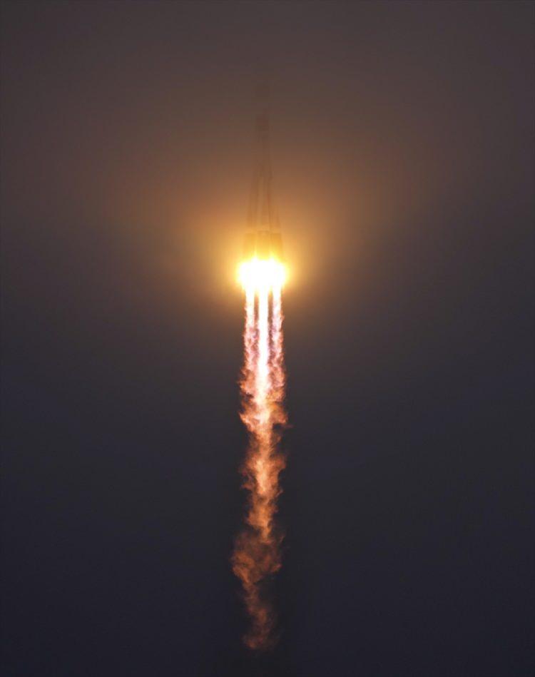 <p>2020, SpaceX kapsül ve füzelerinin hizmet vermeye başlaması ile Rusya uzay istasyonuna yaptığı seyahat monopolünü kaybetti. NASA ve diğer uzay ajansları Soyuz ile yapılan her yolculuk için Rusya'ya milyonlarca dolar ödemek zorunda kalıyordu.</p>

<p> </p>
