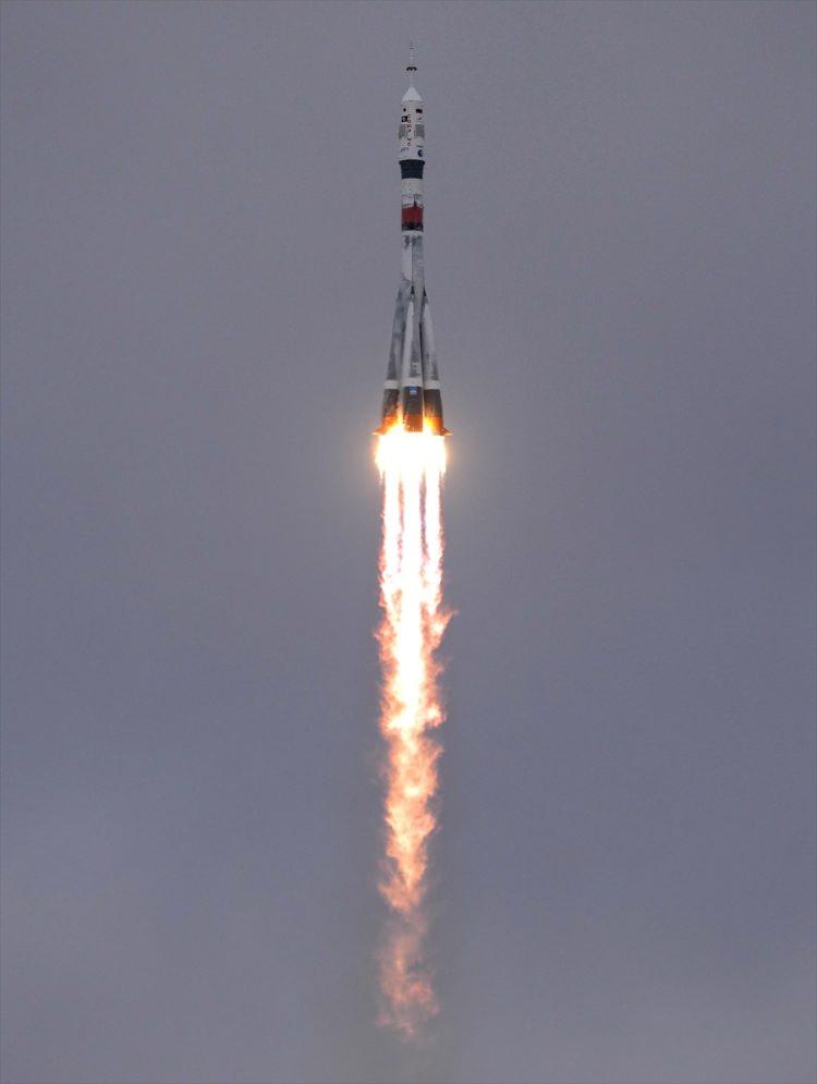 <p>UUİ; ROSCOSMOS, Amerikan Havacılık ve Uzay Ajansı (NASA), Avrupa Uzay Ajansı (ESA), Kanada Uzay Ajansı (CSA) ve Japon Uzay Araştırma Ajansının (JAXA) ortak iş birliğiyle kurulmuştu. İstasyonda şu anda toplam yedi kişi bulunuyor.</p>
<p> </p>