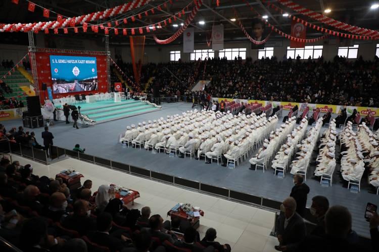 <p>Rize 2 Mart Spor Salonu'nda, Trabzon Belediyesi Mehteran Takımı'nın gösterisiyle başlayan törende, Kur'an-ı Kerim okundu.</p>

<p> </p>
