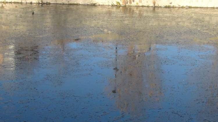 <p>Soğuktan kısmen donan çaydan adeta buz aktı.</p>
