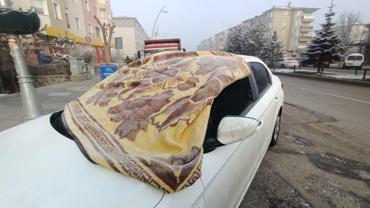 <p>Gece saatlerinde eksi 17 dereceye düşen hava sıcaklıkları hayatı olumsuz etkiliyor. </p>