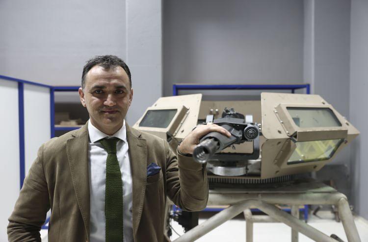 <p>Tüm bu çalışmalar sonunda yüksek kaliteli çeliği işleyerek orta kalibre top sınıfı silahlar ile 5,56'dan 120 milimetre çapa kadar namlu üretimi yapabilir noktaya geldik. 5,56, 7,62, 12,7, 20, 25 milimetre namluları üretiyoruz. 30-35 milimetre namlularla ilgili çalışmalarımız devam ediyor. 120 milimetre namlu da açabiliyoruz, 3 metre uzunluğunda prototiplerimiz var. 20 milimetrelik namlumuz atışlı testleri başarıyla geçti, kalifikasyon süreci tamamlandı, seri üretime hazır. Türkiye'nin orta kalibrede tasarlanmış ilk yerli üretim namlusu envantere girmeye hak kazandı. 40 milimetre bombaatar namlusu da hali hazırda güvenlik güçleri tarafından kullanılıyor. Bugüne kadar farklı kalibrelerde ve adetlerde 1000'den fazla namlu teslimatı gerçekleştirdik. İhracat izni beklediğimiz süreçler var. Aylık binlerle ifade edilen talepler söz konusu. 2022 yılı itibarıyla ihracata başlayacağız. ABD veya Kazakistan ilk olacak gibi görünüyor."</p>

<p> </p>
