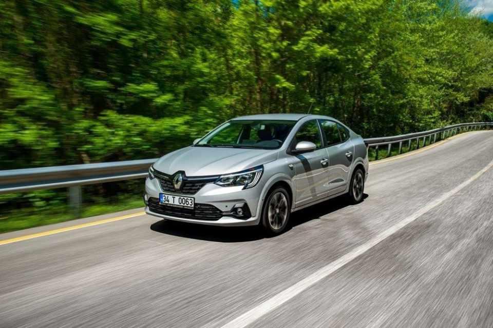 <p><strong>RENAULT</strong><br />
<br />
Yeni Taliant Joy 1.0 Sce 65 bg</p>

<p>Liste fiyatı 259.900 TL</p>

<p>Joy 1.0 Turbo ECO 100 bg 355.000 TL</p>

<p>Joy 1.0 Turbo X-tronic 90 bg 365.900 TL</p>

<p>Touch 1.0 Turbo X-tronic 90 bg 389.000  TL</p>
