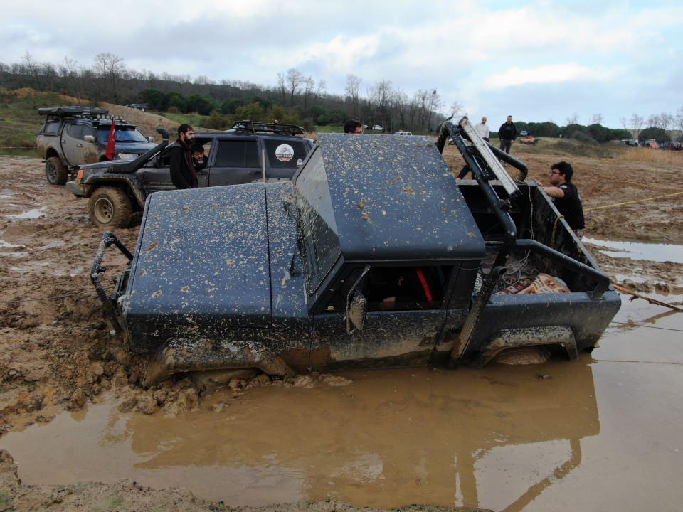 <p><strong>“Çamura düştün mü her şey bitti sanıyorsun”</strong><br />
<br />
12 yıldır Off-road sporu ile uğraşan Ahmet Sivri, “Çamurcuyuz Off-road gurubu daveti ile bugünkü etkinliğe katıldık. </p>