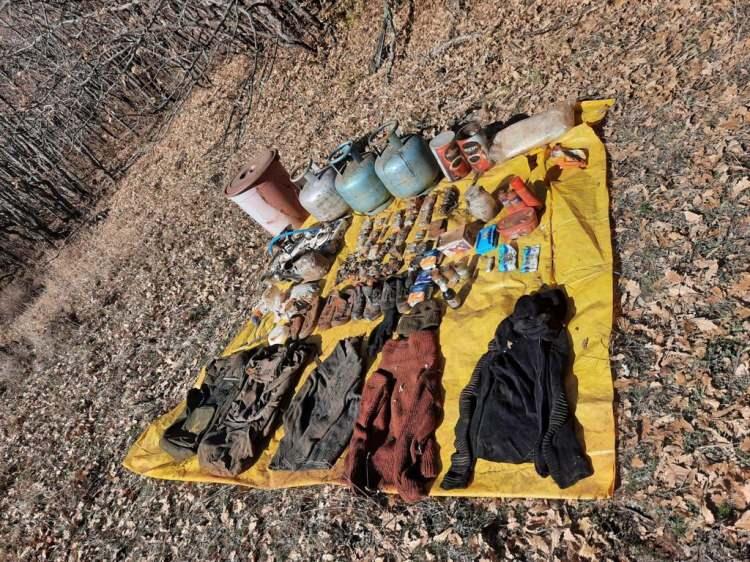 <p>Sarp dağlar ve meşe ormanlarıyla çevrili kentte valilik ve Tunceli Jandarma Bölge Komutanlığı koordinesinde İl Jandarma Komutanlığınca bölücü terör örgütü mensuplarını etkisiz hale getirmek ve barındıkları alanları yok etmek amacıyla yürütülen operasyon devam ediyor.</p>
<p> </p>