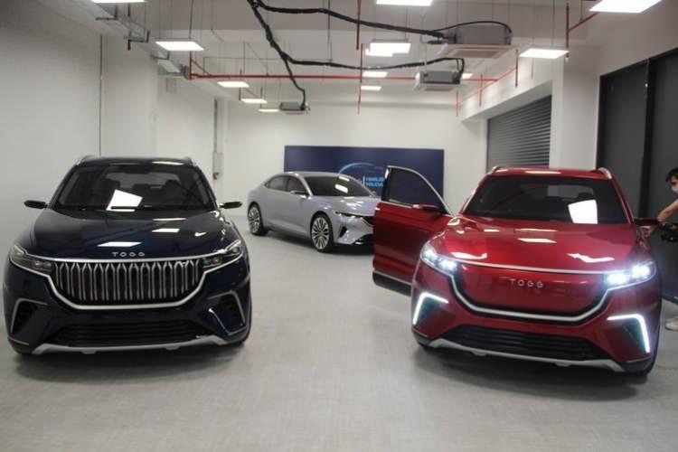 <p>Ford Otosan Otonom Sürüş Sistemleri Lideri Berzah Ozan ise Ford Otosan'ın özellikle otonom ağır ticari araçlarla ilgili yaptığı çalışmalara değinerek, otonom araçların yaygınlaşmasıyla Türkiye'deki insan kaynağının, ortaya çıkabilecek fırsatları değerlendirebilecek nitelikte olduğunu kaydetti.</p>
