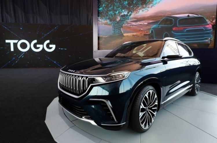 <p>TOGG projesiyle sadece elektrikli araç üretmenin değil, batarya, otonom araç teknolojileri gibi yenilikçi teknoloji alanlarında Türkiye'deki üretim ve AR-GE altyapısının da güçlendirilmesinin hedeflendiğini belirten Kacır, şöyle devam etti:</p>