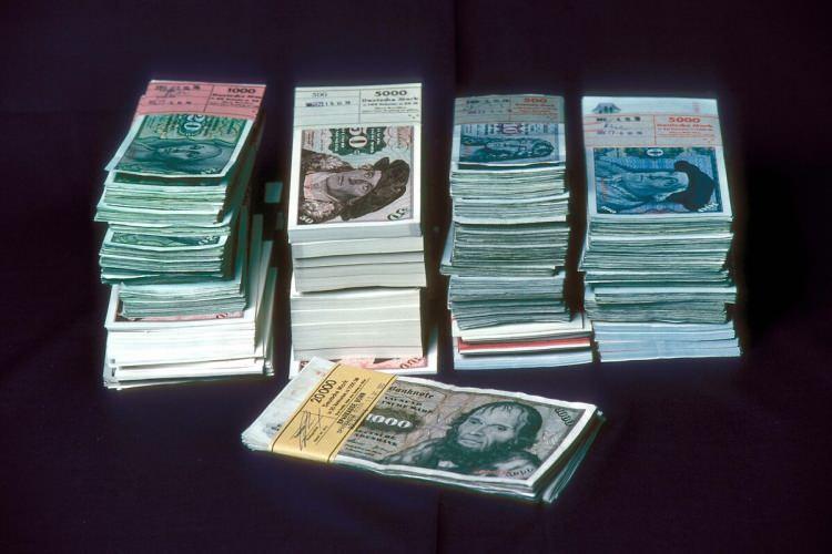 Yastık altındaki 12 milyar 350 milyon mark! 20 yıl geçti ama hala tutuyorlar
