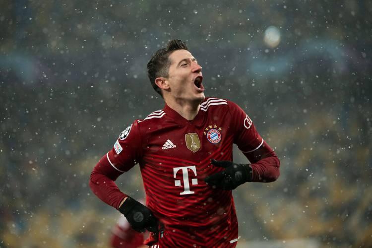 <p>Lewandowski</p>

<p>Bayern Münih</p>
