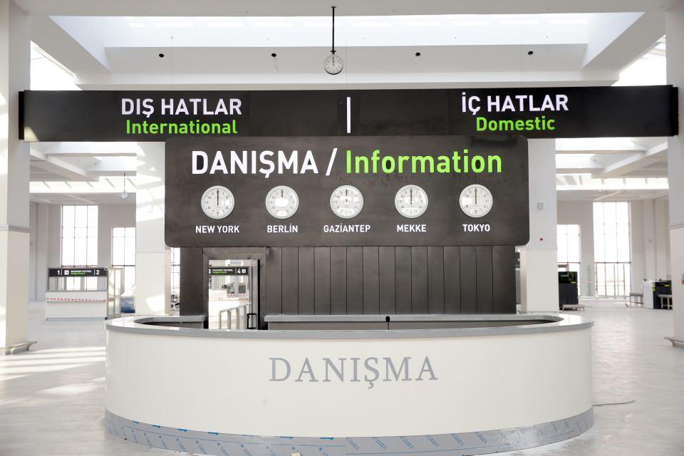 <p>Cumhurbaşkanı Recep Tayyip Erdoğan'ın katılımıyla 25 Aralık'ta açılması beklenen yeni terminal binası, havacılık faaliyetlerinin uluslararası standartlarda, daha kaliteli ve güvenli şekilde yürütülmesini sağlayacak.</p>

<p> </p>
