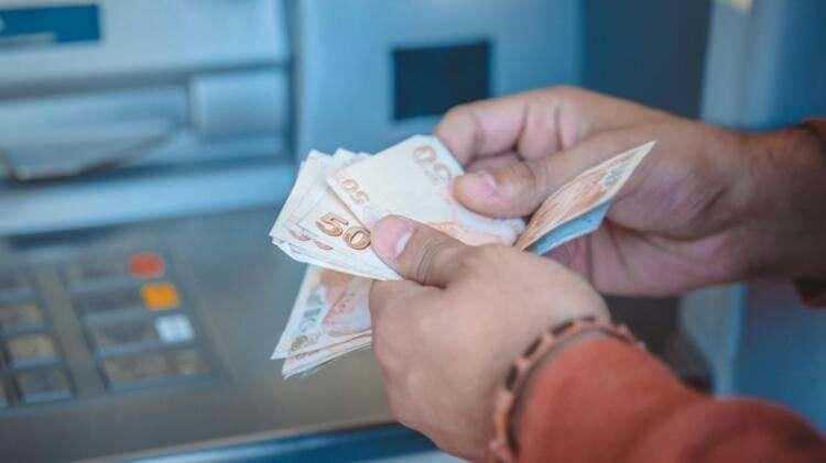 <p>Bugünkü hesaba göre, 2022'nin başında en düşük SSK emeklisinin aylığı 3.030 liraya, en düşük Bağ- Kur emeklisinin aylığı 2.724 liraya ve en düşük tarım emeklisinin aylığı ise 2.195 liraya yükselecek.</p>