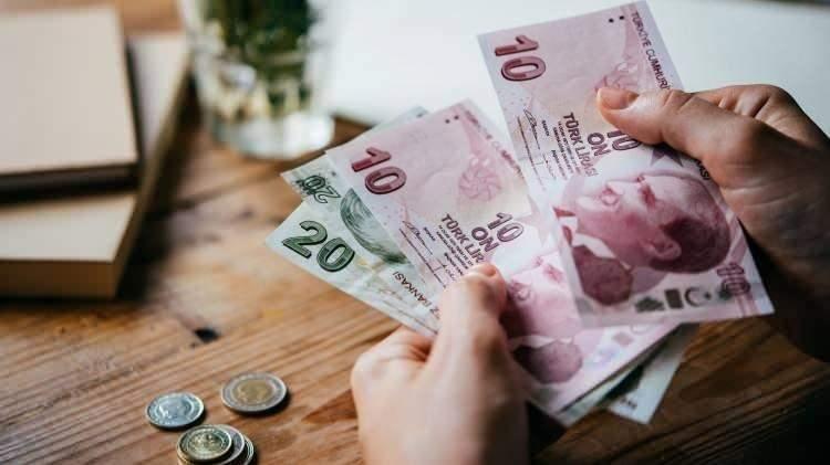 <p>MHP Adana Milletvekili Muharrem Varlı, emekliye tatmin edici bir zam verilmesini isterken, MHP Grup Başkan Vekili Levent Bülbül de, emekli ve memur maaşları konusunda gerekli tedbirlerin alınacağına inandıklarını söyledi.</p>
