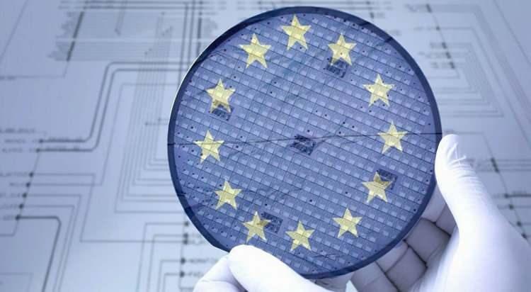 <p>Dünyanın fabrikası görevi gören Çin de çalışmalarına devam ediyor. Pekin hükümeti, çip üretiminde Batılı ülkelerin teknolojisine bağımlılığını azaltmak amacıyla sayısız teşvik veriyor.</p>
