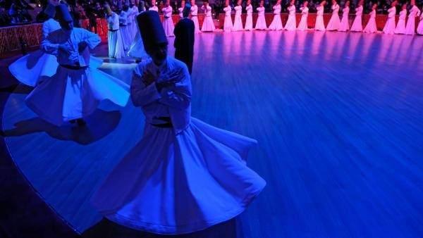 <p>‘ÜLKEMİZİN BARIŞINI BOZANLARLA YAN YANA DURMAMALI, KOL KOLA YÜRÜMEMELİYİZ’</p>

<p>Törene katılan Türk Devletleri Teşkilatı Aksakallılar Heyeti Başkanı Binali Yıldırım  ise şöyle dedi: insanların hepimizin birbirine saygı duyduğu güvenliği, kardeşlik bağlarının güçlü olduğu komşuluk ilişkilerinin geliştiği, huzurlu, güvenli, daha da müreffeh bir toplum haline geldiğimizde, daha mutlu olacağımızdan, daha mesut olacağımıza yürekten inanıyorum. Aramıza fitne fesat tohumlarının ekilmesine asla müsaade etmeyeceğiz. Karşılıklı hoşgörü anlayışı içinde bir arada yaşamaya devam edelim.</p>
