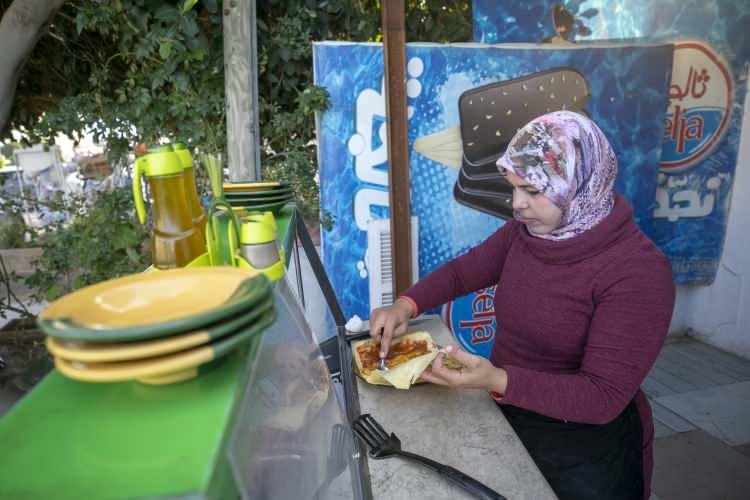 <p>Milletvekili yardımcısı olarak çalıştığını belirten Avini, Meclisteki görevini şöyle anlattı: "Mecliste grubu olan veya olmayan her bir milletvekilinin yaptığı faaliyetleri takip ediyordum. Gazeteci disipliniyle takip ettiğim faaliyetlerin çeşitli dijital platformlarda yayınlanmasını sağlıyordum."</p>