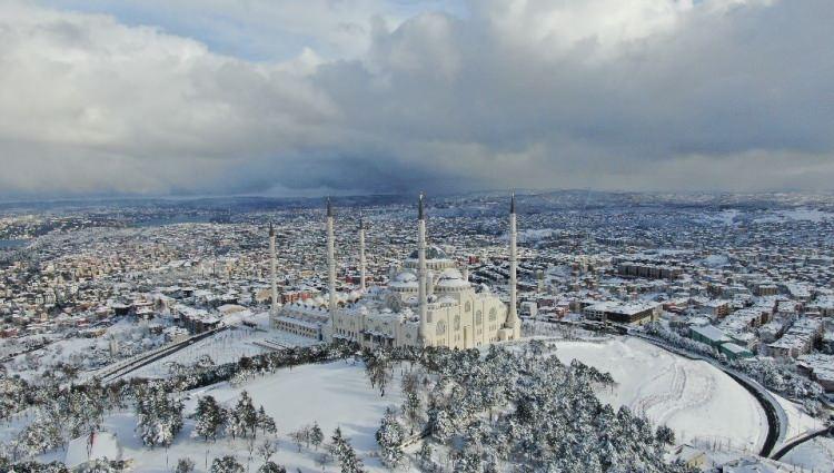 <p>Kar yağışı Arnavutköy, Ataşehir, Bağcılar, Başakşehir, Çatalca, Çekmeköy, Esenler, Pendik, Sancaktepe, Silivri, Sultangazi ve Ümraniye ilçelerinde etkili olacak.</p>
