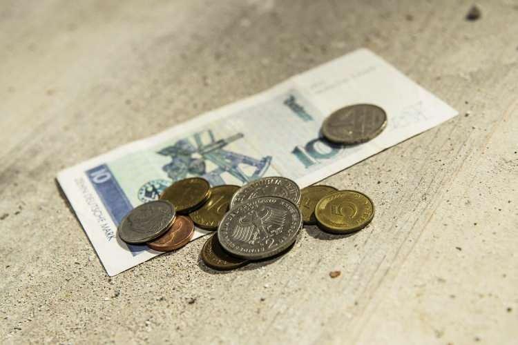 Yastık altındaki 12 milyar 350 milyon mark! 20 yıl geçti ama hala tutuyorlar