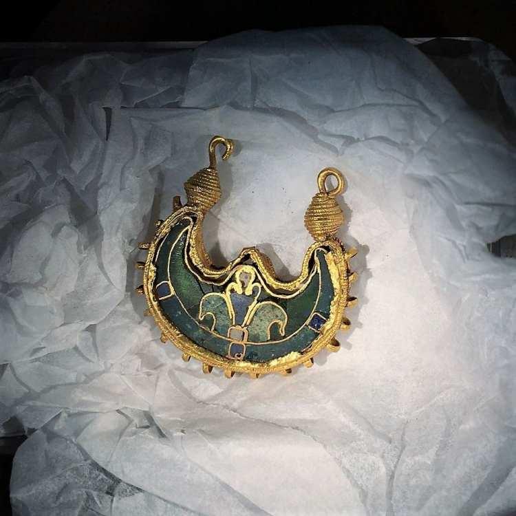 <p>Uzmanlar, şu anda Danimarka Ulusal Müzesi'nin Viking sergisi “Togte”'te sergilenen küpenin Vikinglerin Ortadoğu'ya yaptığı seyahatlere ilişkin yeni bir kanıt olduğunu söyledi.</p>

<p> </p>
