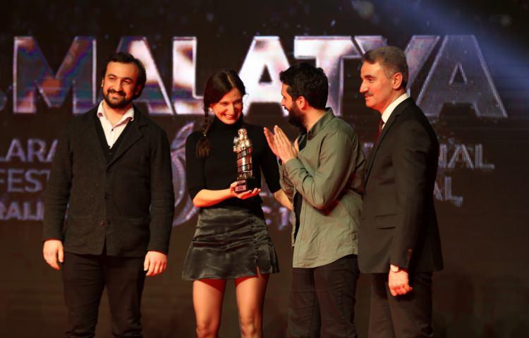 <p><span style="color:rgb(41, 43, 44)">Değerli sanatçılarımızın katılımıyla festivalin önümüzdeki yıllarda da artan bir ilgiyle devam edeceğine inanıyorum." dedi.</span></p>