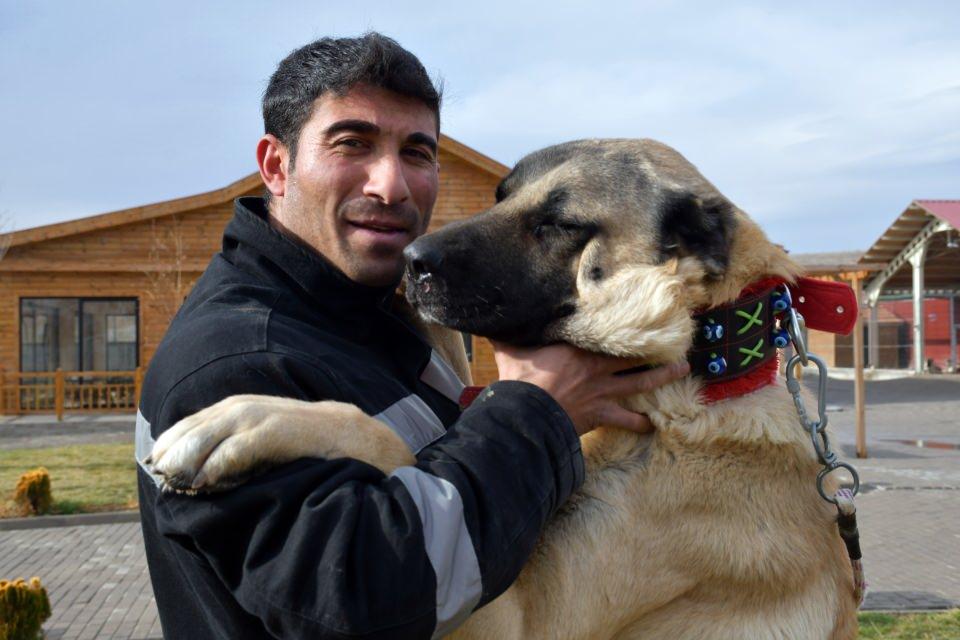 <div>Özvatan, Cesur'un ilk yavrularını nisan mayıs gibi almayı planladıklarını sözlerine ekledi.</div>

<div> </div>
