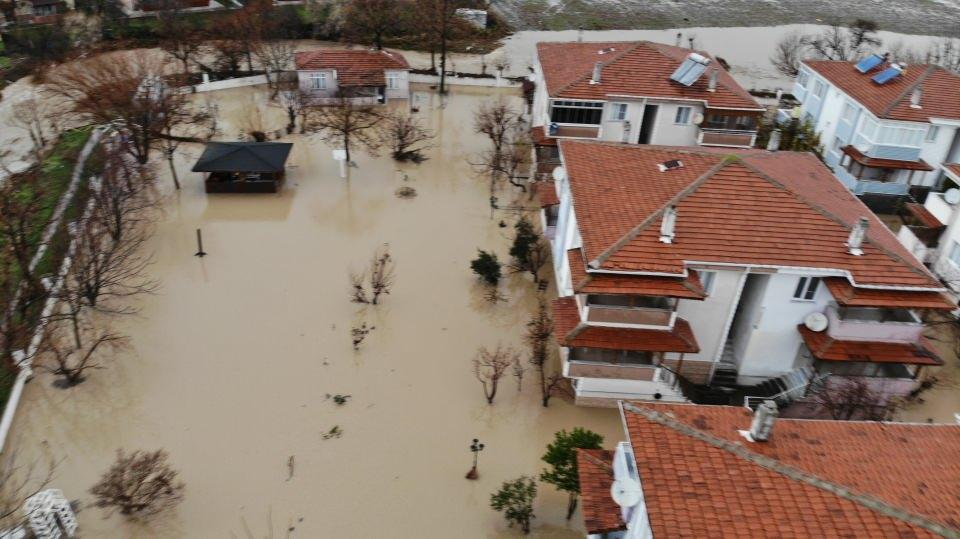 <p>Köyde yaşayan vatandaşlardan Yılmaz Demir, "Çok şiddetli yağmur yağdı. </p>
