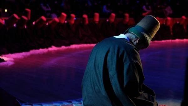 <p>Allah'ın yarattığı, en şerefli varlığı insan olduğu, insan da Yaradan'ın yaratılan bütün varlıklara hürmetle muamele ve sorumlu olduğu gerçeğini hiçbir zaman aklımızdan çıkarmamalıyız. Mevlana'nın hürmet, muhabbet ve telkinlerinin tavsiyelerinin her gönülde karşılık bulmasını, yeryüzünde iyiliği, güzelliği, kardeşliğin hakim olmasını yüce Rabbimden niyaz ediyorum.”</p>
