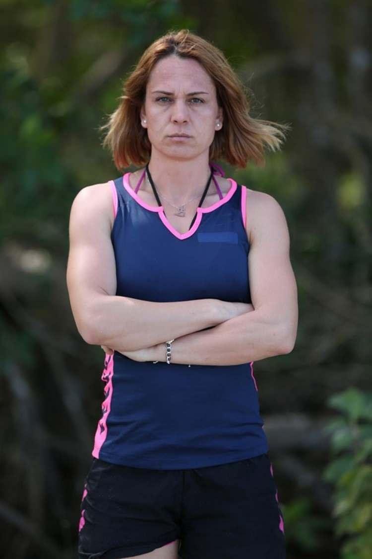 <p>37 yaşındaki Nagihan Karadere, Fenerbahçe'de yetişen ve sürat koşuları branşında yarışan Türk atlettir. Birçok madalyası olan Karadere 2018 yılında Acun Ilıcalı'nın yapımcılığını ve sunuculuğunu yaptığı Survivor yarışmasına katıldı. </p>
