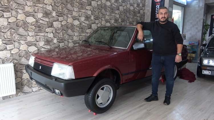 <p>1 milyon 700 bin adetle Türkiye’nin en çok üretilen ve satılan binek otomobil unvanına sahip olan kuş serisi modeller bugün bile 300 bin TL’lere varan fiyatlarla satışa çıkıyor. </p>
<p> </p>