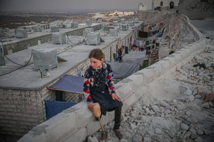 <p>Annesinin geçimlerini sağlayamadığını ifade eden Yasemin Bessüs, AA muhabirine, hiçbir suçu olmadığı halde saldırıların hedefi olduklarını söyledi.</p>