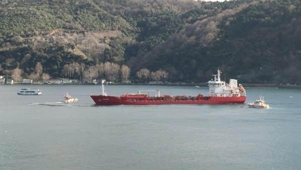<p>Anadolu Kavağı önlerinde iskele demiri düşen USICHEM isimli ayçiçek yağı yüklü tankere müdahale ediliyor. Müdahale nedeniyle boğaz trafiği de askıya alındı.</p>